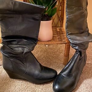 Wedge boot
